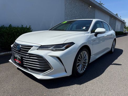 Used 2019 Toyota Avalon Limited w/ Advanced Safety Package FWD image 2