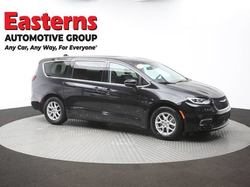 Used 2023 Chrysler Pacifica Touring-L FWD image 49