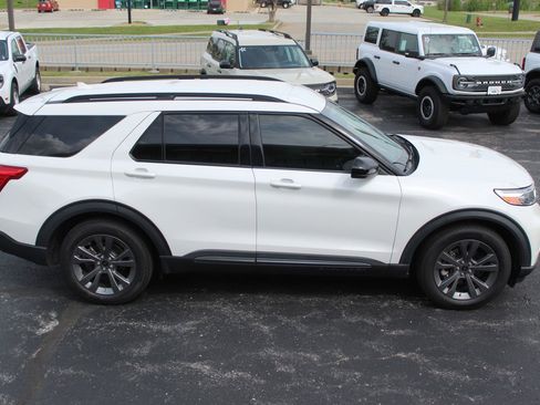 Used 2023 Ford Explorer XLT w/ Equipment Group 202A RWD image 8