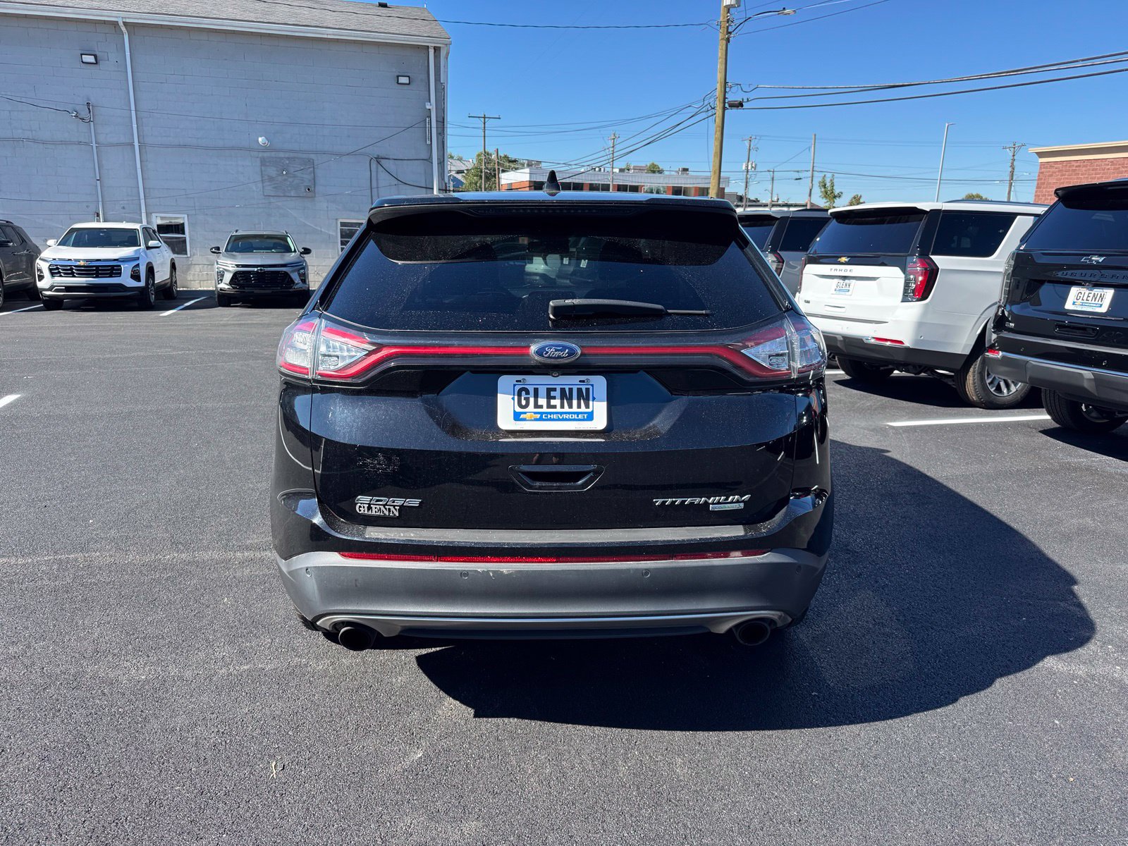 Used 2018 Ford Edge Titanium w/ Ford Safe & Smart Package FWD image 3