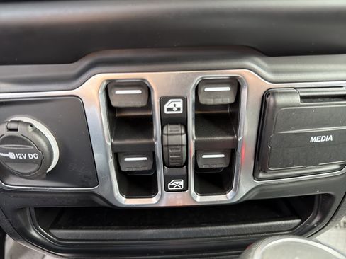 Used 2021 Jeep Wrangler Unlimited Sport AWD/4WD image 16