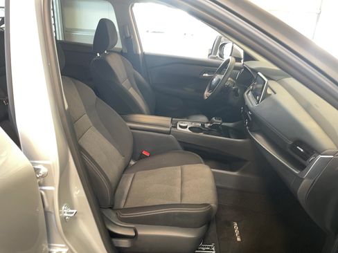 Used 2025 Nissan Rogue SV AWD/4WD image 17