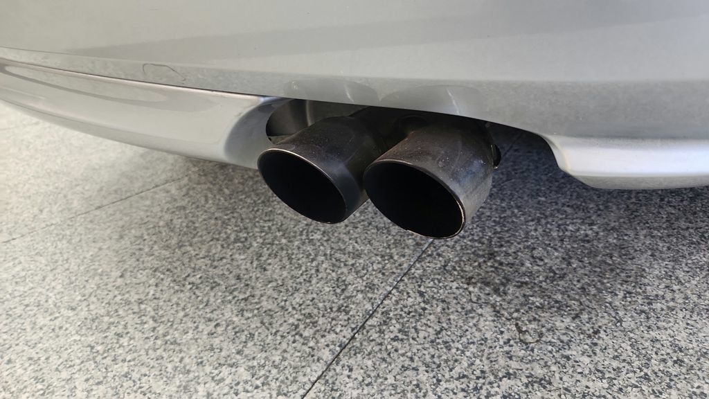 Used 2010 Jaguar XKR R RWD image 36