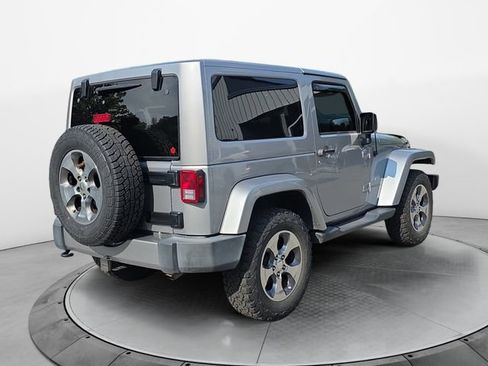 Used 2017 Jeep Wrangler Sahara w/ Connectivity Group AWD/4WD image 5