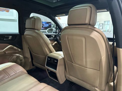 Used 2019 Porsche Cayenne AWD/4WD image 47