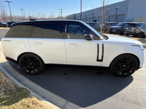 Certified 2025 Land Rover Range Rover SE image 8