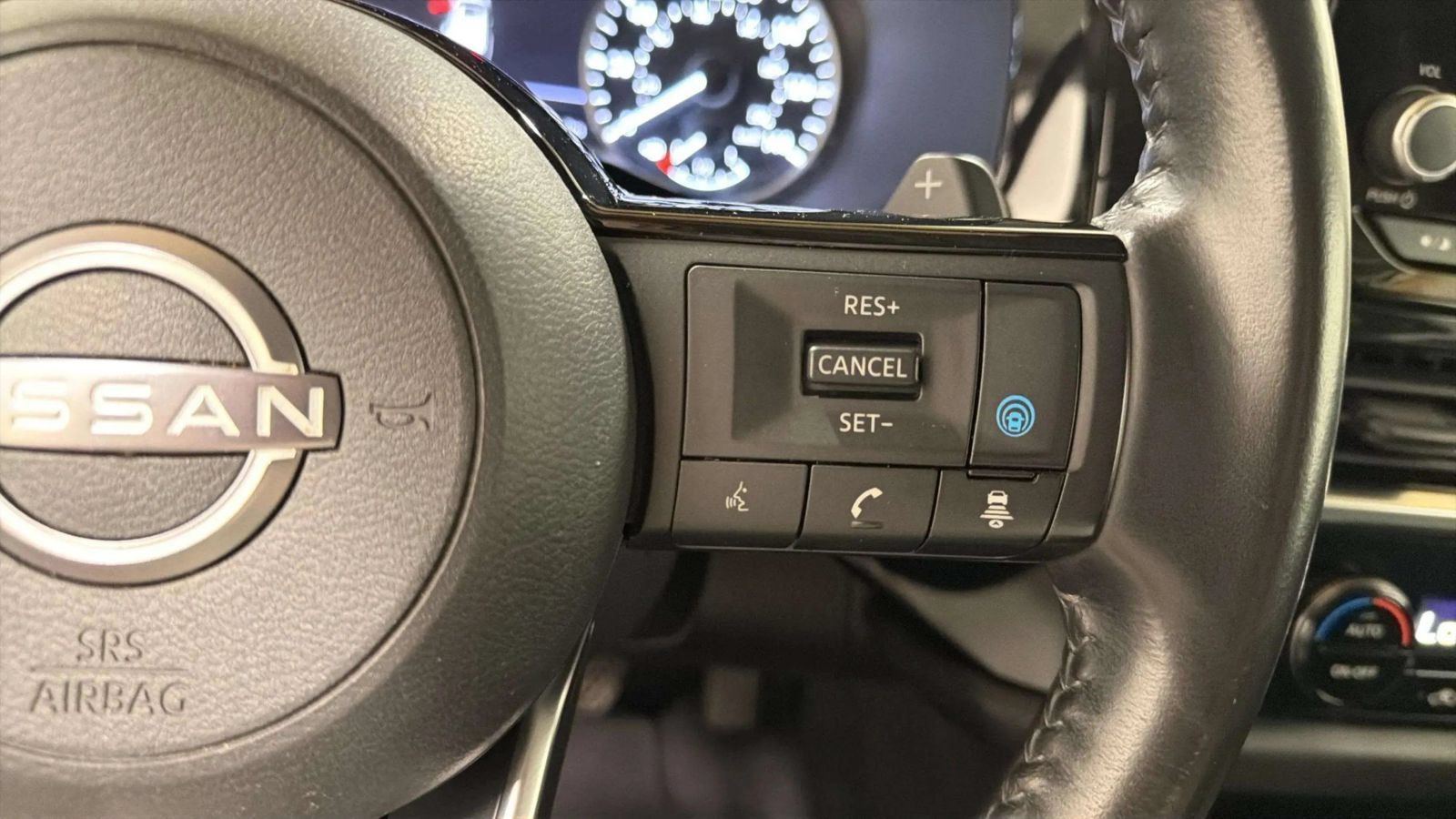 Used 2023 Nissan Pathfinder SV AWD/4WD image 34