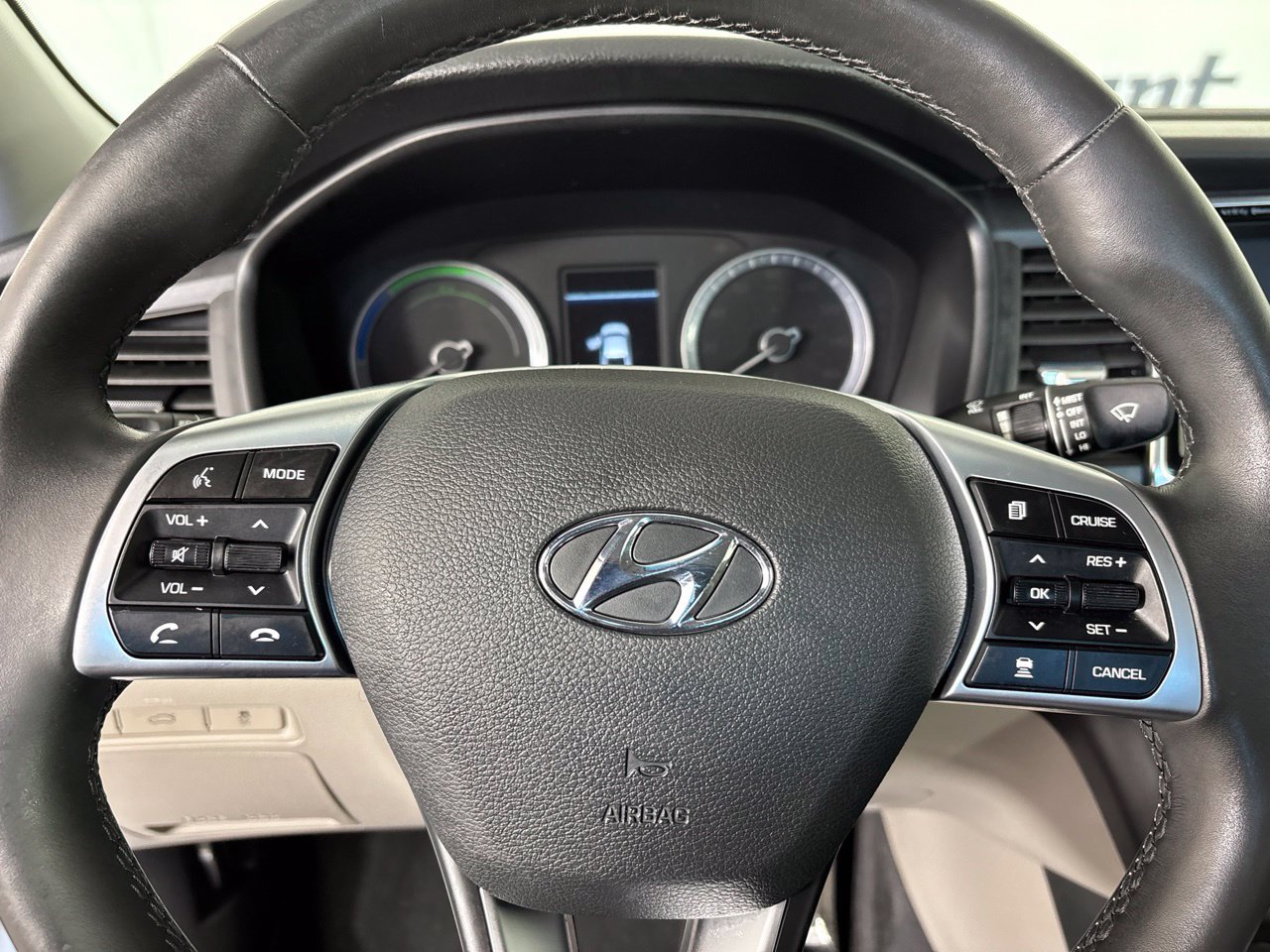 Used 2019 Hyundai Sonata Limited FWD image 11