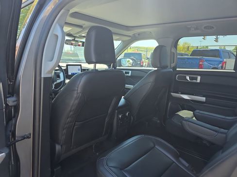 Used 2023 Ford Explorer XLT w/ Equipment Group 202A AWD/4WD image 18