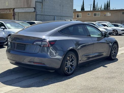 Used 2019 Tesla Model 3 Standard Range Plus image 4