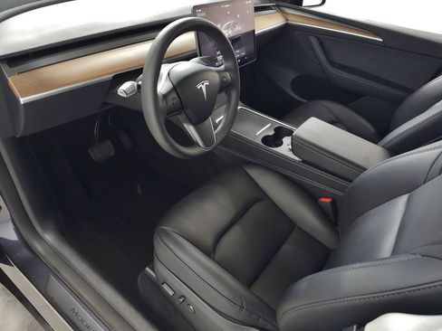Used 2024 Tesla Model Y Long Range AWD/4WD image 16