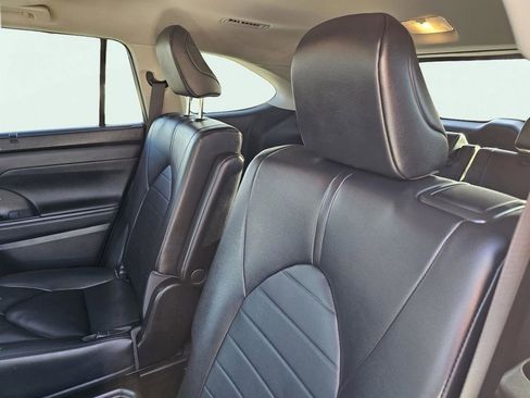 Used 2023 Toyota Highlander XLE image 33