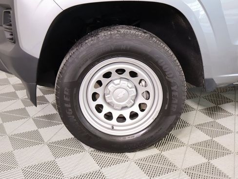 Used 2023 Chevrolet Colorado W/T image 16