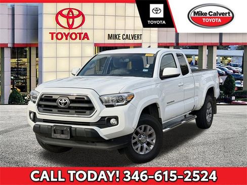 Used 2017 Toyota Tacoma SR5 w/ Tow Package image 1