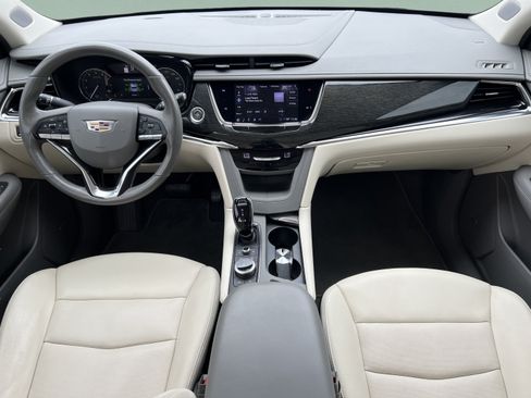 Used 2020 Cadillac XT6 Premium Luxury FWD image 12