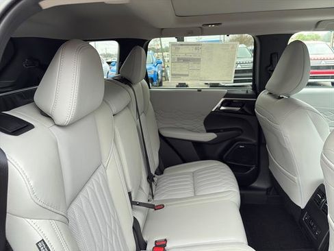 New 2026 Mitsubishi Outlander SEL image 11