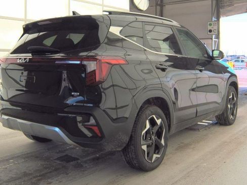 Used 2025 Kia Seltos EX image 3