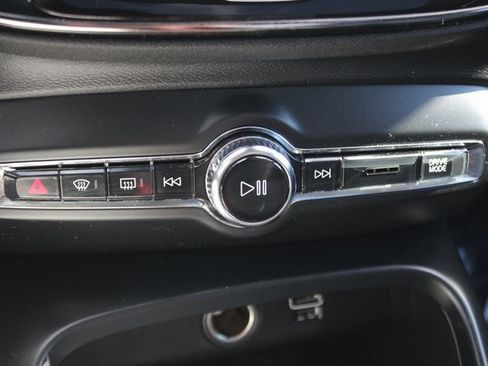 Used 2019 Volvo XC40 T5 Momentum image 8