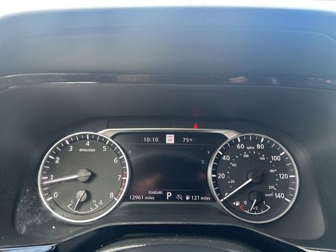 Certified 2025 Nissan Pathfinder SL image 17