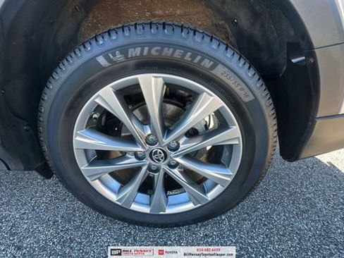 Used 2016 Toyota RAV4 Limited image 19