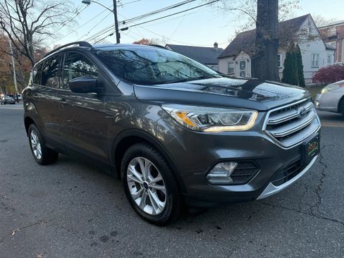 Used 2017 Ford Escape SE w/ Equipment Group 201A image 9