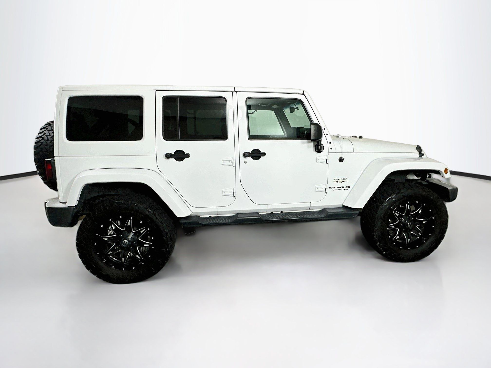 Used 2017 Jeep Wrangler Unlimited Sahara w/ Connectivity Group AWD/4WD image 10