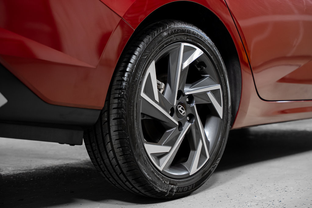 Certified 2025 Hyundai Elantra SEL FWD image 8