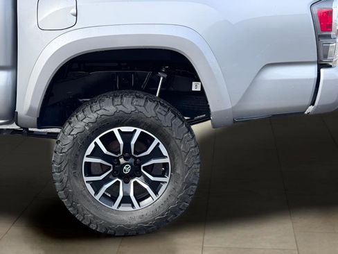 Used 2021 Toyota Tacoma TRD Sport w/ Technology Package image 37
