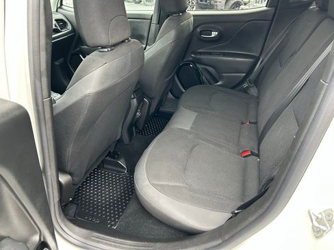 Used 2019 Jeep Renegade Altitude w/ Quick Order Package 2XM AWD/4WD image 11