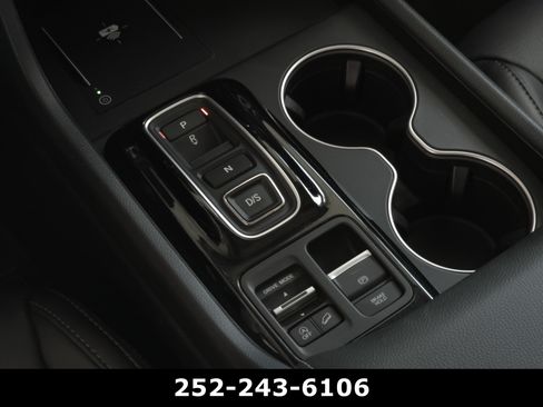 Used 2025 Honda Pilot Touring image 14