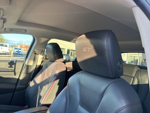 Used 2023 Buick Envision Essence w/ Sport Touring Package AWD/4WD image 5