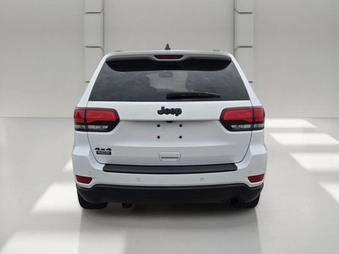 Certified 2019 Jeep Grand Cherokee Laredo AWD/4WD image 4