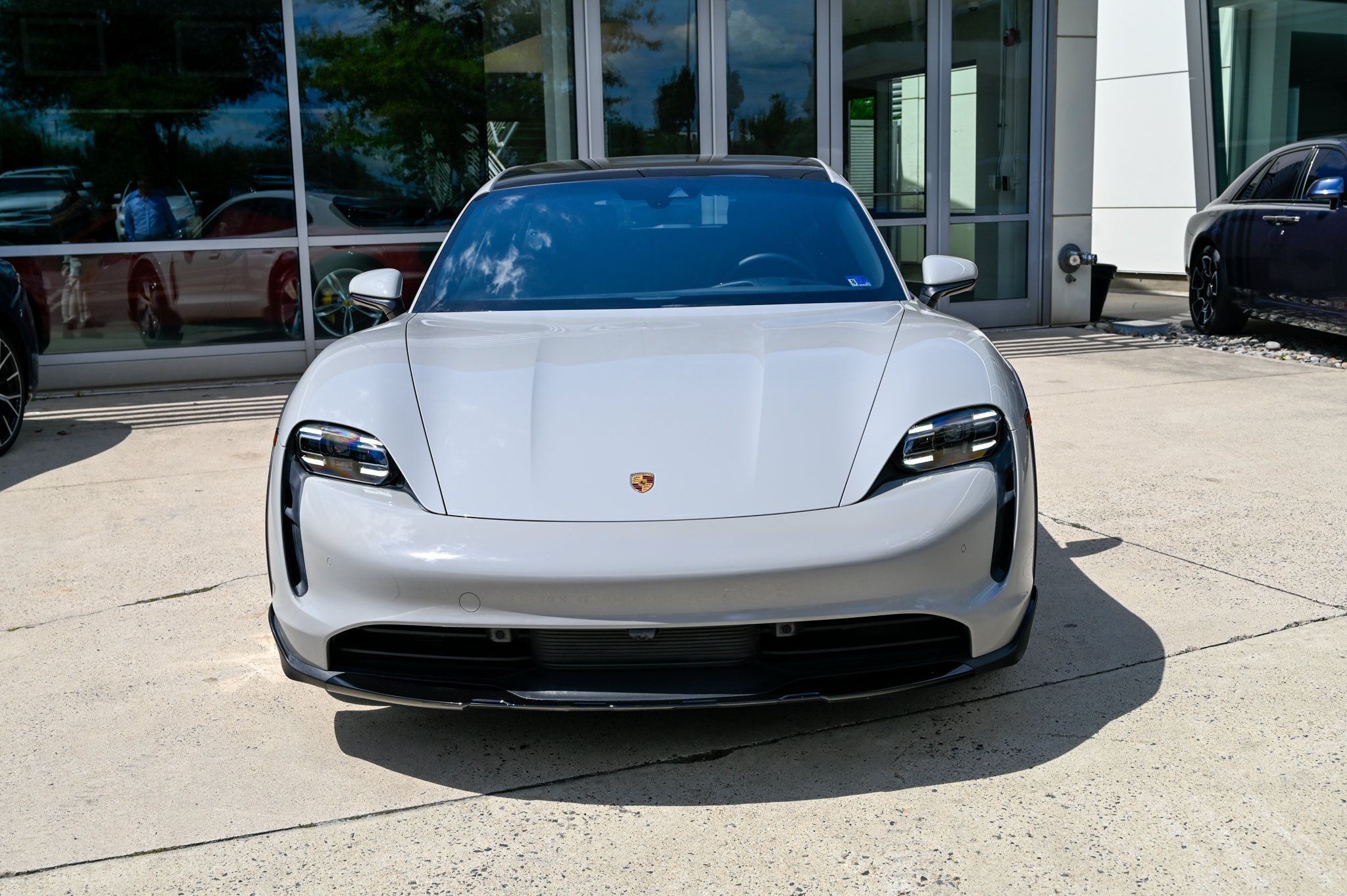 Used 2023 Porsche Taycan 4S AWD/4WD image 2