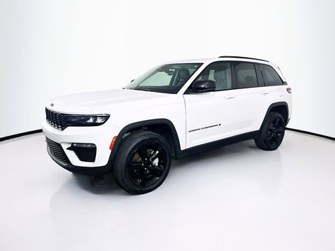 Used 2023 Jeep Grand Cherokee Limited w/ Black Appearance Package image 3