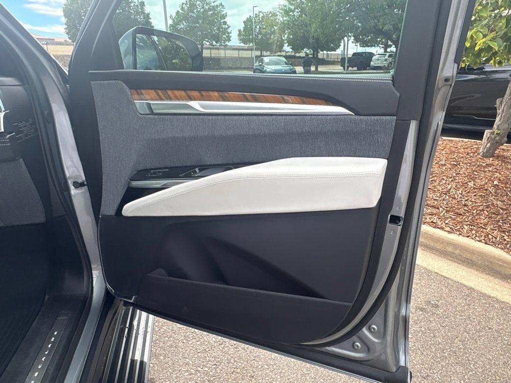 Certified 2025 Cadillac Escalade ESV Sport Platinum RWD image 27