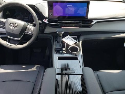 Used 2026 Toyota Sienna XSE FWD image 12