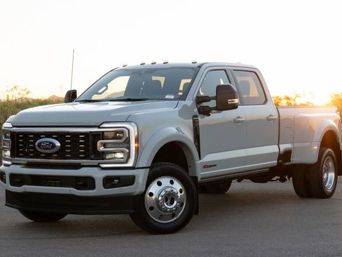 Used 2025 Ford F450 Platinum w/ FX4 Off-Road Package AWD/4WD image 9