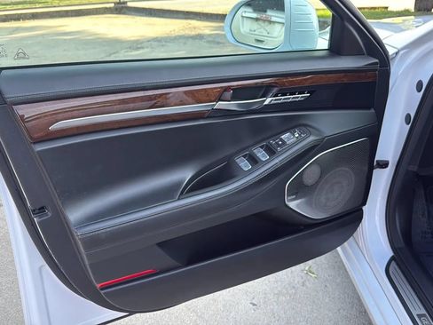 Used 2017 Genesis G90 5.0 Ultimate RWD image 11