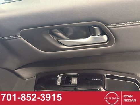 New 2026 Nissan Pathfinder Platinum image 38