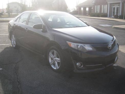 Used 2014 Toyota Camry SE FWD image 3