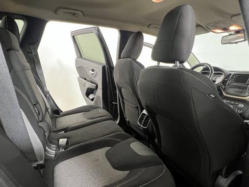 Used 2014 Jeep Cherokee Latitude w/ Cold Weather Group AWD/4WD image 12