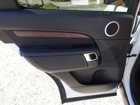 New 2025 Land Rover Discovery Dynamic SE image 22