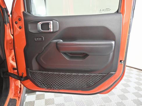 Used 2018 Jeep Wrangler Unlimited Rubicon w/ Dual Top Group image 13