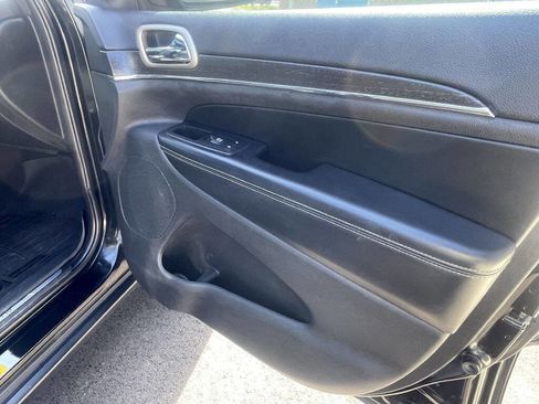 Used 2017 Jeep Grand Cherokee Limited w/ Luxury Group II image 14