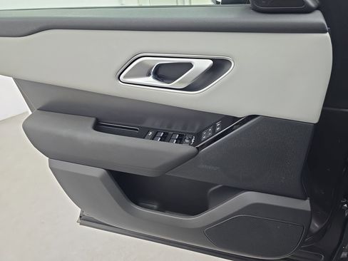 Used 2025 Land Rover Range Rover Velar Dynamic SE image 25