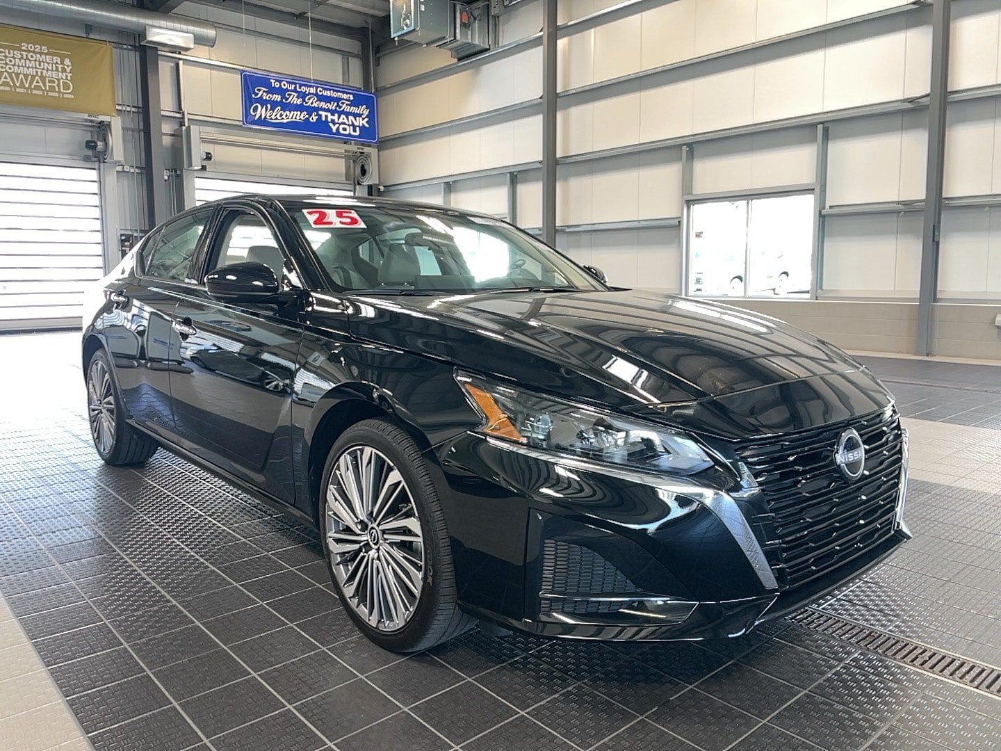 Used 2025 Nissan Altima 2.5 SL AWD/4WD image 8