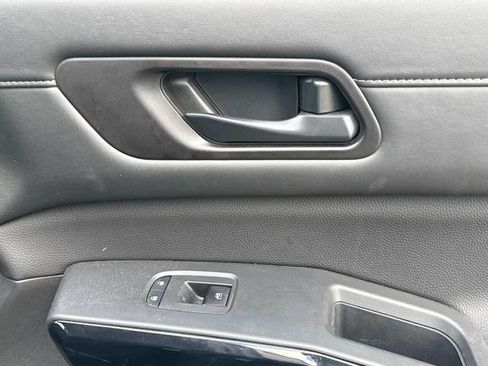 Used 2025 Nissan Pathfinder SV FWD image 20