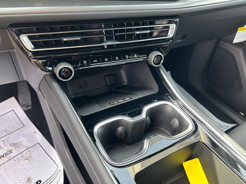 New 2026 Chevrolet Traverse LT w/ Midnight/Sport Edition AWD/4WD image 20