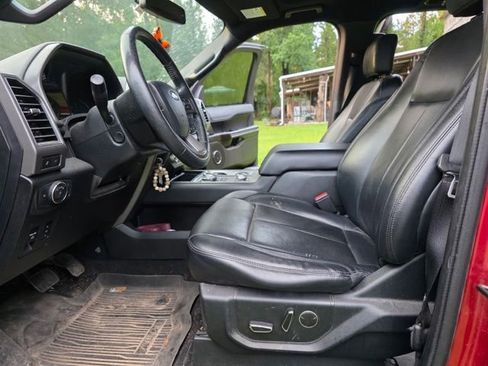 Used 2019 Ford Expedition XLT w/ Equipment Group 202A AWD/4WD image 15