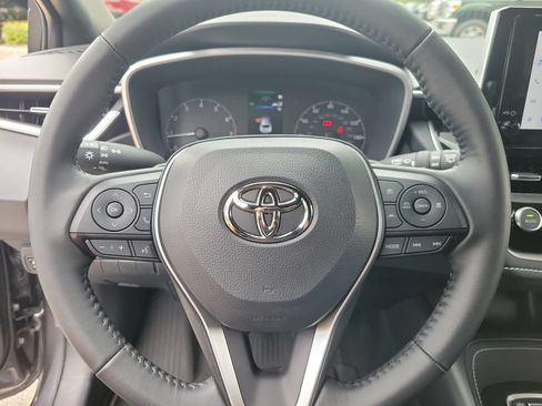Used 2025 Toyota Corolla SE FWD image 18